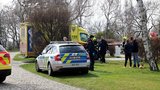 Postřelený muž na lavičce u Štefánikovy hvězdárny! Našli u něj zbraň, skončil v nemocnici
