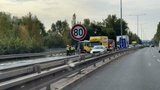 Vážná nehoda na Strakonické v Praze: Dvě batolata a žena skončily v nemocnici! Srazil se autobus s autem