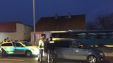 Zběsilá honička na Strakonické: Muž v kradeném autě ujížděl policii a několikrát naboural