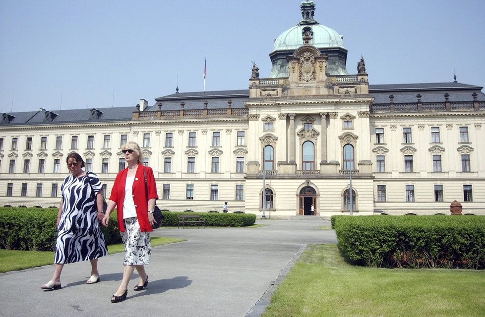 Strakova akademie se lidem otevřela na půl hodiny.