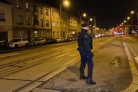 Záhadné zranění ve Strašnicích: Na přechodu ležel zakrvácený muž! Našli ho policisté