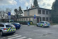 Školáci z Prahy 10 se domlouvali na hromadné bitce s noži a boxery?! Případ řeší policie