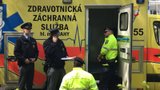 Žena (37) v ohrožení života napadala zdravotníky: Na pomoc jim museli přijet policisté