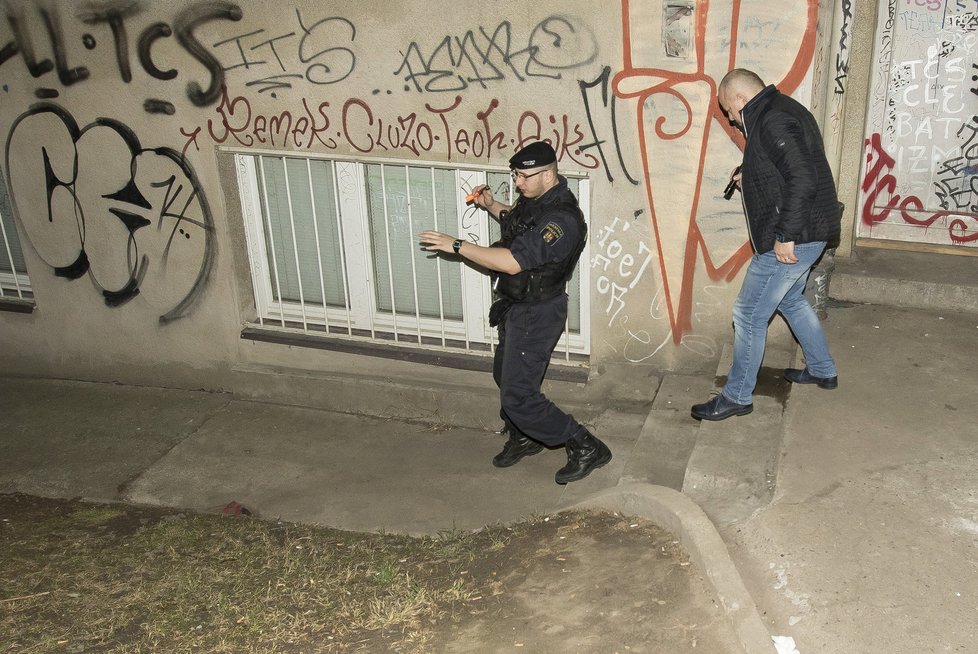 Noční služba městské policie v centru Prahy. Nejvíce strážníci řeší případy v souvislosti s bezdomovci, taxikáři a cizinci.