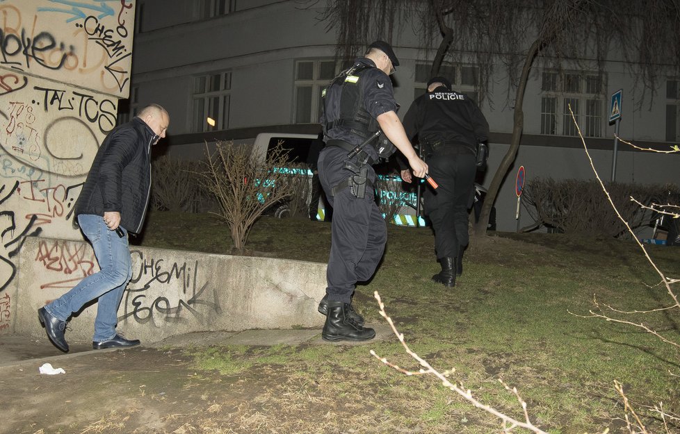 Noční služba městské policie v centru Prahy. Nejvíce strážníci řeší případy v souvislosti s bezdomovci, taxikáři a cizinci.