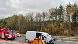 Zavřená D5! U Prahy se srazil kamion s dodávkou, pro řidiče letěl vrtulník