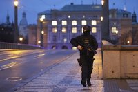 Spor o kamery kvůli střelbě na FF UK. Policie: Záznam nešlo hned vrátit v čase. Děkanka: Jde to