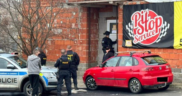 Policisté vyjížděli k hlášené střelbě ve Vysočanech, 31. ledna 2026