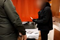 Vydávali se za lékaře na misi: Gang vysokoškoláků obalamutil 12 žen, chtěl zlegalizovat 1,5 milionu