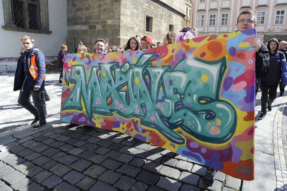 Studenti v metropoli slaví Majáles. Večer si zvolí svého krále