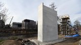 Nová Štvanická lávka: Dělníci začnou betonovat speciální technikou pilíř 