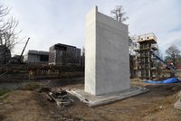 Nová Štvanická lávka: Dělníci začnou betonovat speciální technikou pilíř