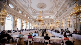 Pražský supersummit 2022: Ve Španělském sále začalo jednat 43 premiérů a prezidentů při neformálním summitu 6. října