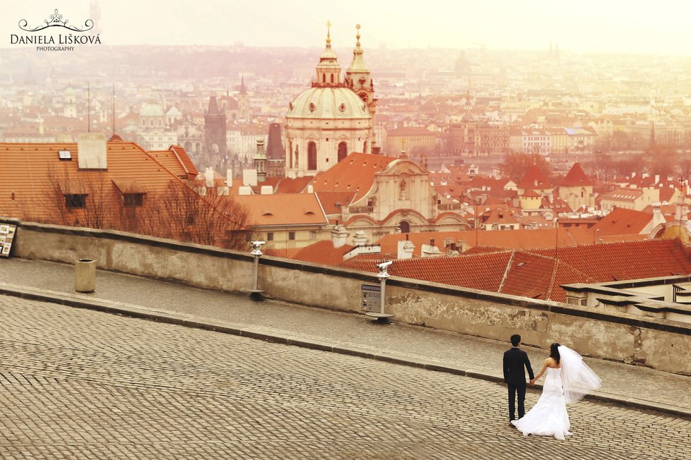 Výhled od výchozí brány Pražského hradu vypadá opravdu krásně.