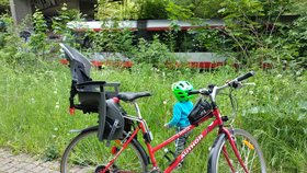 Cyklisty bude nutné objíždět s odstupem půldruhého metru (ilustrační foto)