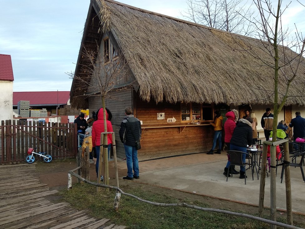 Pro návštěvníky je otevřené i občerstvení s milou obsluhou.