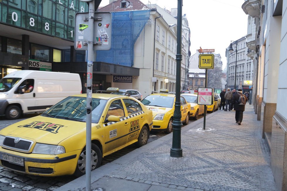 Všichni taxikáři v Praze budou muset na přezkoušení. To bude mnohem tvrdší než dosud.