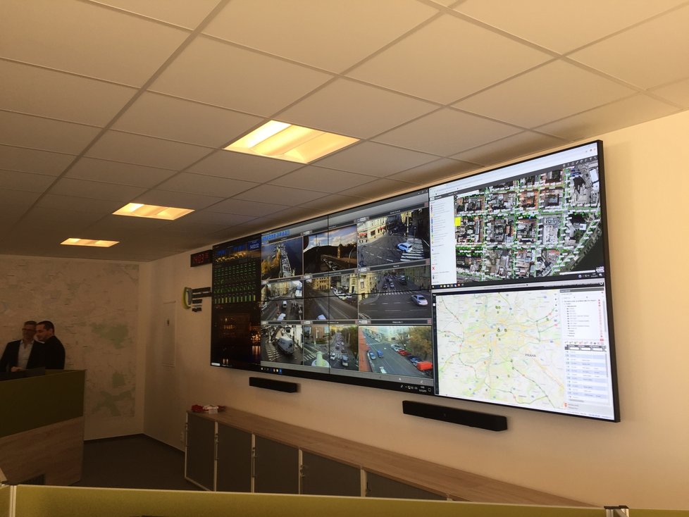 Městská firma Technologie hlavního města Prahy ve středu otevřela nový dispečink, který monitoruje funkčnost osvětlení a kamer.