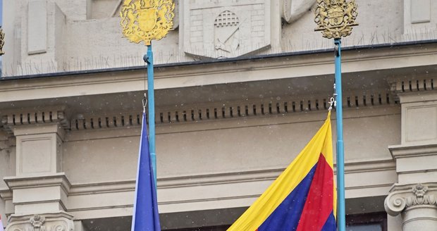 Pražští politici vyvěsili na radnici tibetskou vlajku, 10. března 2021.