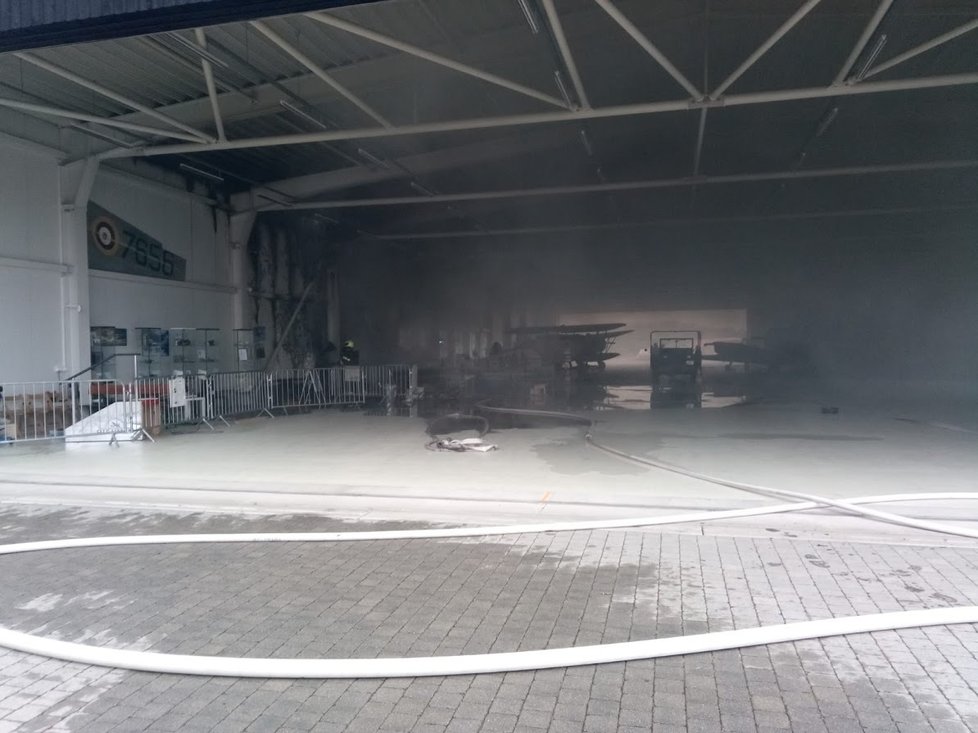 Požár na letišti Točná, 11. března 2021.