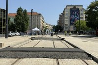 Nová trať na Vinohradské: Na magistrále jen dva pruhy a odkloněné tramvaje