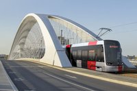 Tohle jsou nové pražské tramvaje: Antikolizní systém a víc místa pro cestující, vyjedou v roce 2025