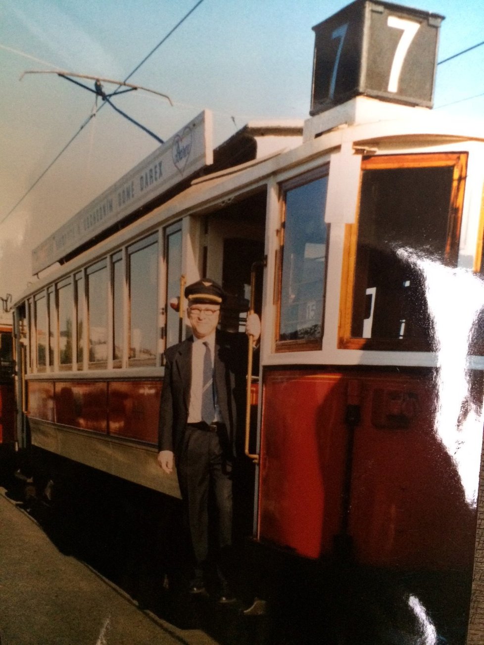 Pan Josef řídí tramvaj už od roku 1973.