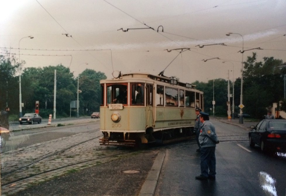Primátorská tramvaj, v které Josef vozil děti z dětských domovů.