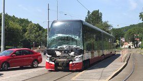 V Plzeňské ulici se srazily dvě tramvaje.