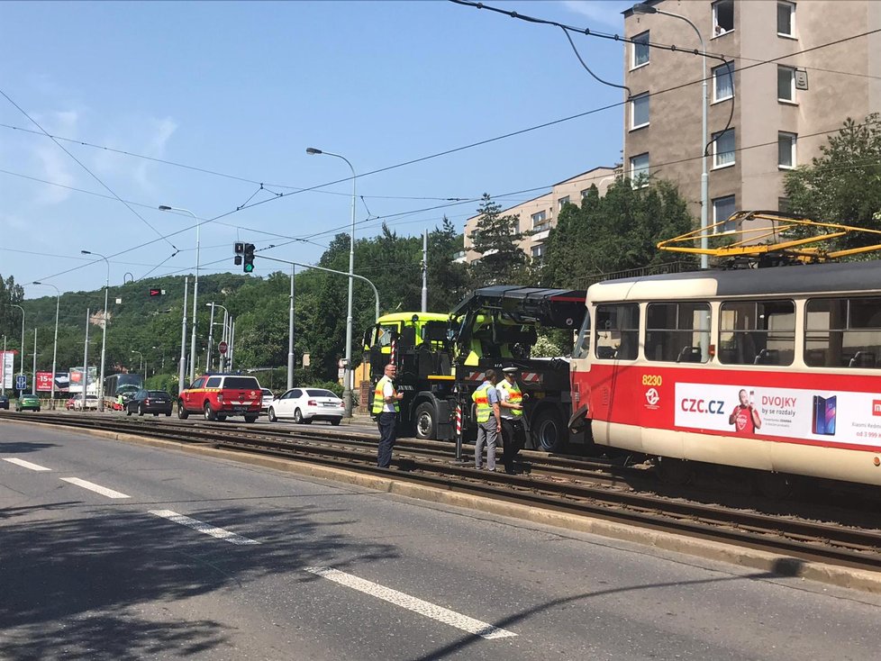 V Plzeňské ulici se srazily dvě tramvaje.
