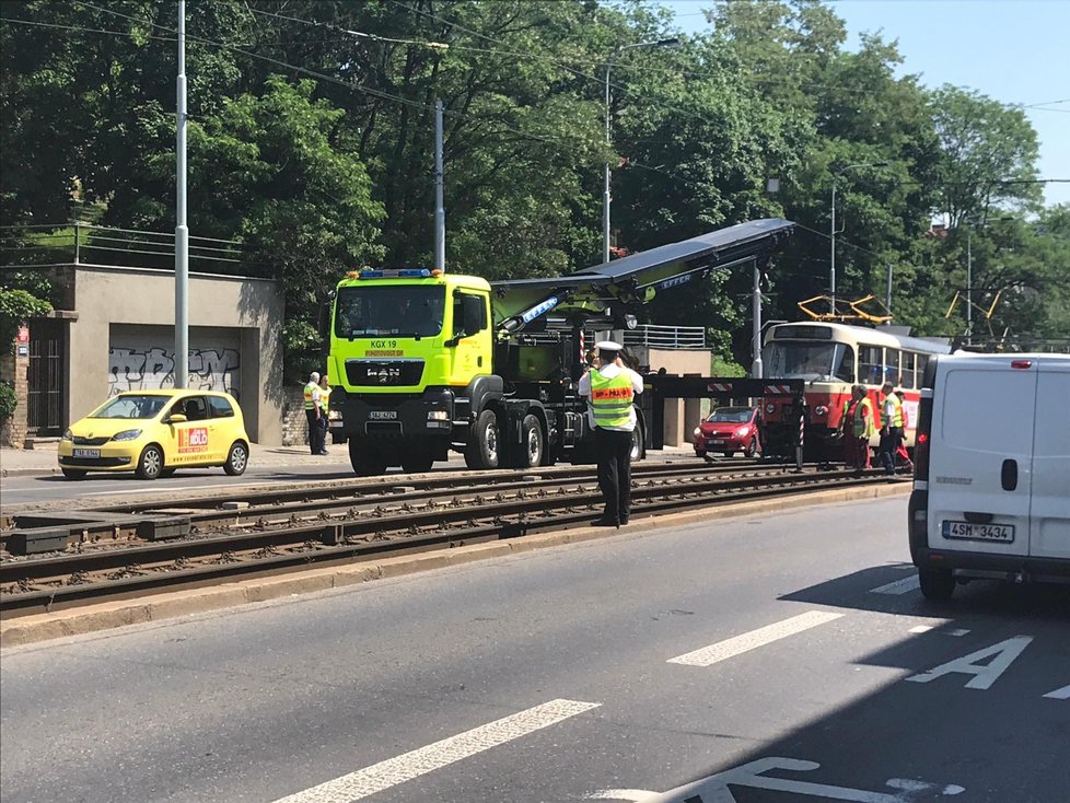 V Plzeňské ulici se srazily dvě tramvaje.