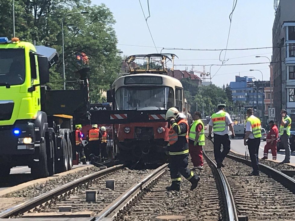 V Plzeňské ulici se srazily dvě tramvaje.