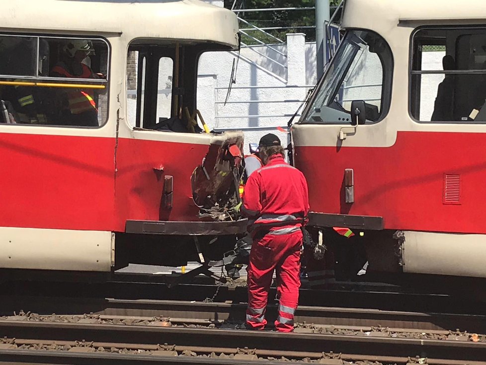 V Plzeňské ulici se srazily dvě tramvaje.