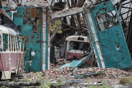 Poničené tramvaje v Mariupolu