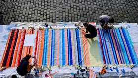 V Praze na náplavce byl vytvořen mural s názvem Warming stripes upozorňující na klimatickou krizi. Akce se koná v rámci Týdne pro klima 2022, 12. září 2022.