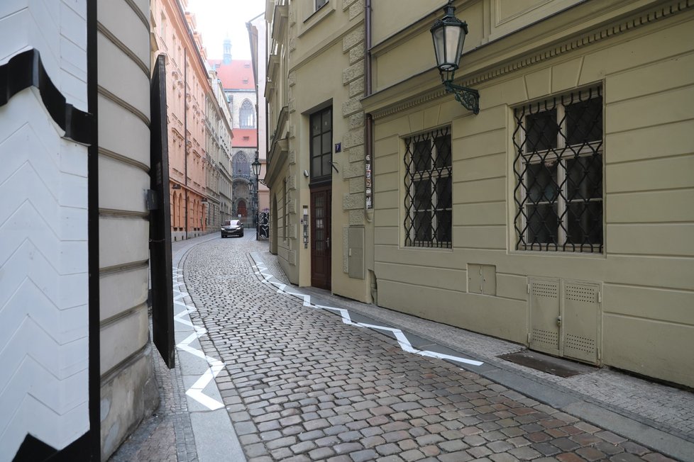 Dopravní značení v Týnské ulici v Praze. (23. února 2023)