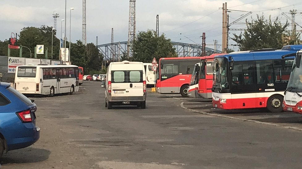 Takto vypadá vozovka v ulici U Seřadiště.