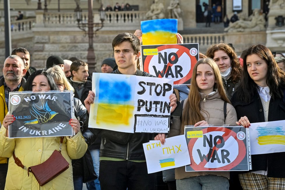 Demonstrace na Václavském náměstí a před ruskou ambasádou (24. února 2022)