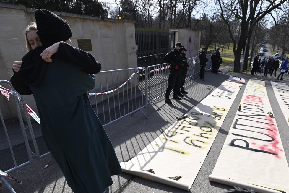 Demonstrace na Václavském náměstí a před ruskou ambasádou. (24. února 2022)