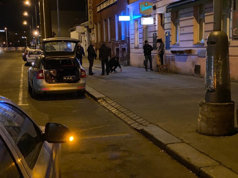 V hospodě v Holešovicích útočník 29. ledna 2020 pobodal 36letého muže.
