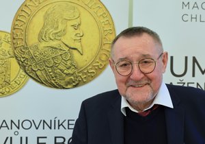 Část celoživotní numismatické sbírky Václava Bruny se v Praze 26. dubna 2024 vydražila za 6,15 milionu eur, tedy zhruba 155 milionů Kč včetně aukční přirážky.