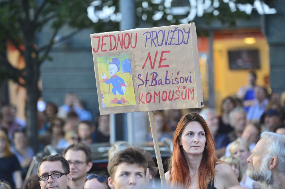 Na Václavském náměstí v Praze demonstrovaly tisíce lidí proti vládě Andreje Babiše.
