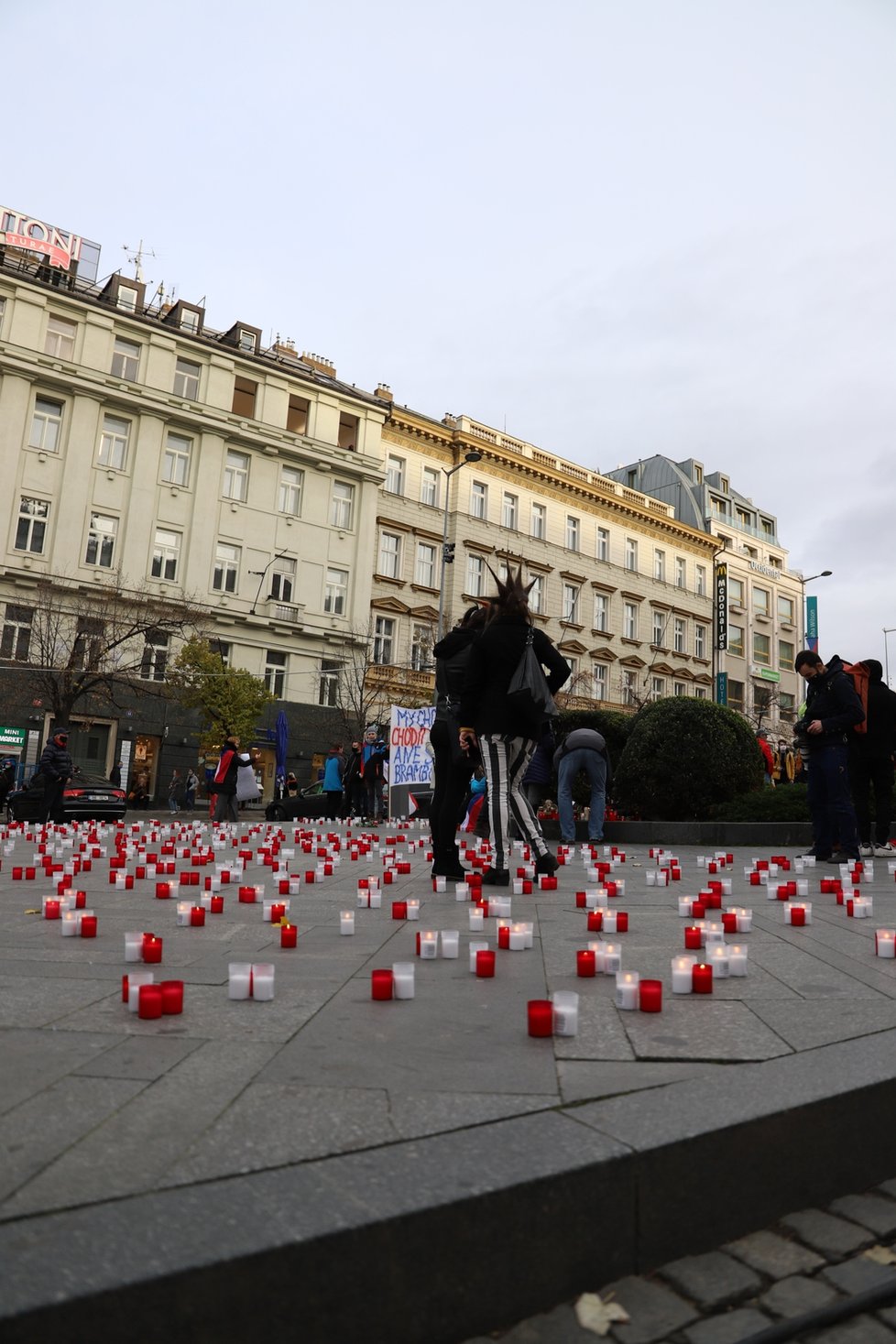 Na Václavském náměstí se sešli lidé, kteří protestovali proti vládním nařízením. (17.11. 2020)