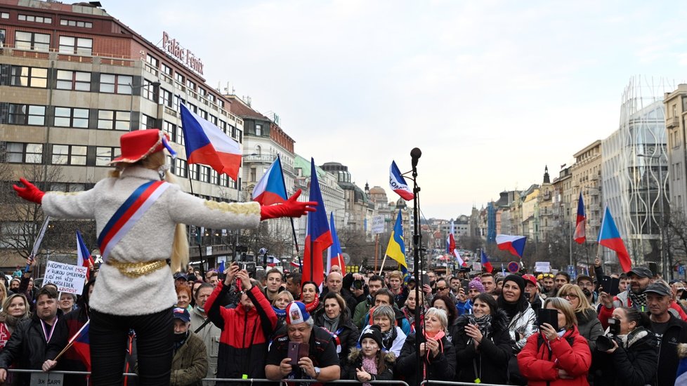 Účastníci akce nazvané Pochod svobody se sešli 6. prosince 2020 na Václavském náměstí v Praze, kde protestovali proti vládním protiepidemickým opatřením.