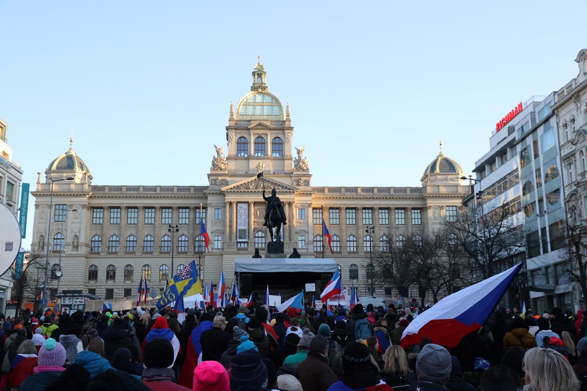 Na Václavském náměstí v Praze se konala 31. 1. 2021 demonstrace v rámci akce &#34;Jsme lidi, nás nevypnete&#34;. Přišly stovky lidí.