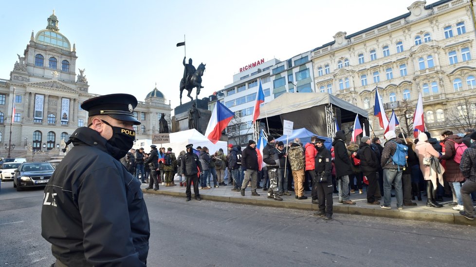 Na Václavském náměstí v Praze se konala 31. 1. 2021 demonstrace v rámci akce &#34;Jsme lidi, nás nevypnete&#34;. Přišly stovky lidí.