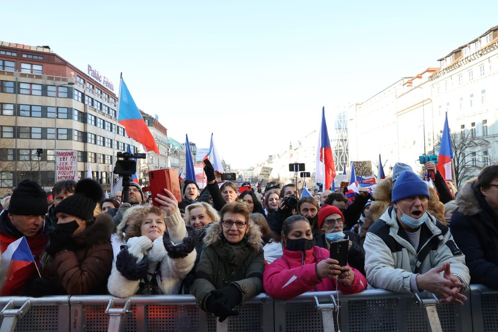 Na Václavském náměstí v Praze se konala 31. 1. 2021 demonstrace v rámci akce &#34;Jsme lidi, nás nevypnete&#34;. Přišly stovky lidí.