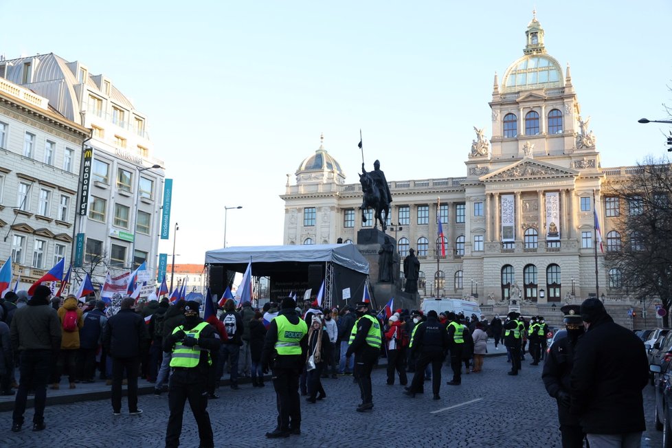 Na Václavském náměstí v Praze se konala 31. 1. 2021 demonstrace v rámci akce &#34;Jsme lidi, nás nevypnete&#34;. Přišly stovky lidí.