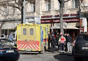 Drama na Václavském náměstí: Muž hrozil sebevraždou. (25. ledna 2024)