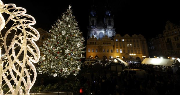 Zkouška osvětlení vánočního stromu na Staroměstském náměstí, 29. listopadu 2024.